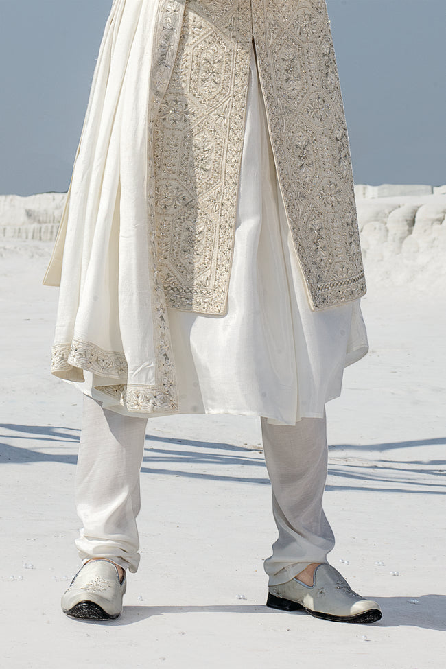 Ivory White Machine Embroidered Sherwani Set In Silk For Men
