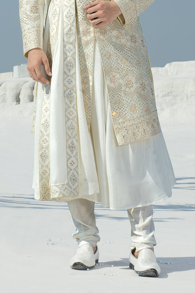 Pearl White Silk Sherwani Set With Exquisite Zari And Embroidery For Men