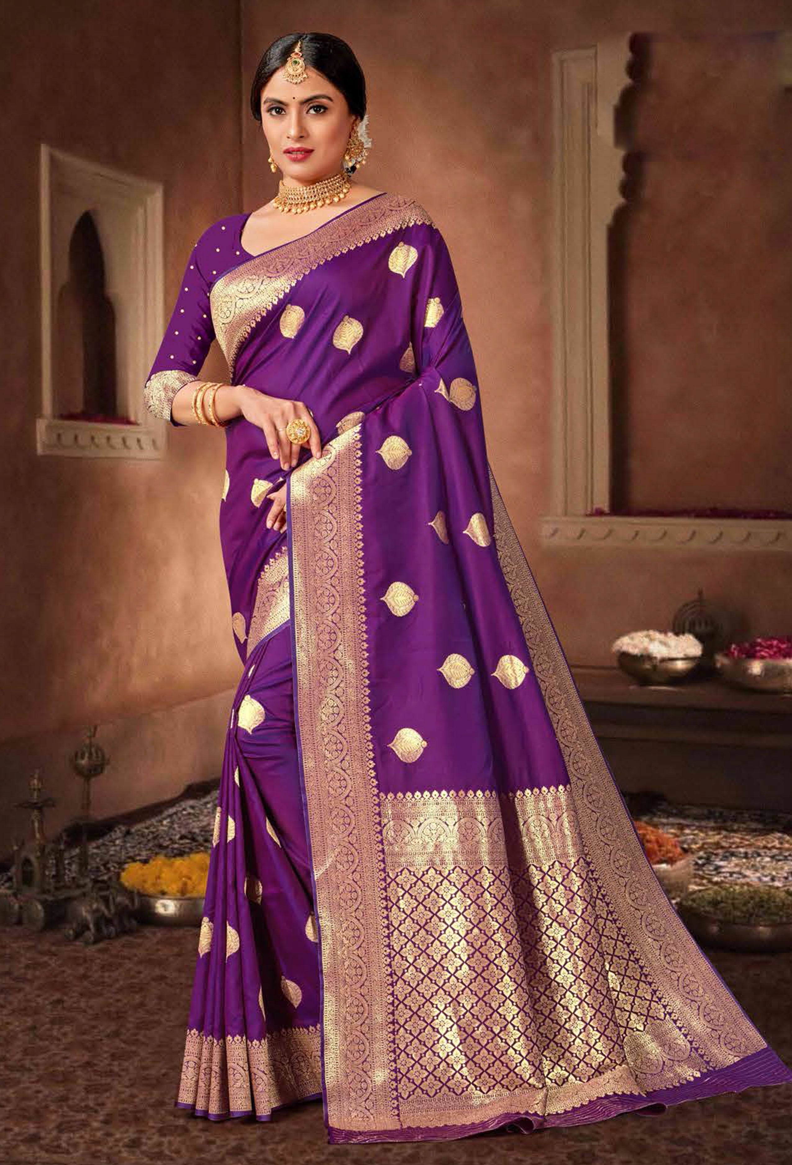 Banarasee Handwoven Semi-Chiffon Saree With Silver Zari & Contrast Blo