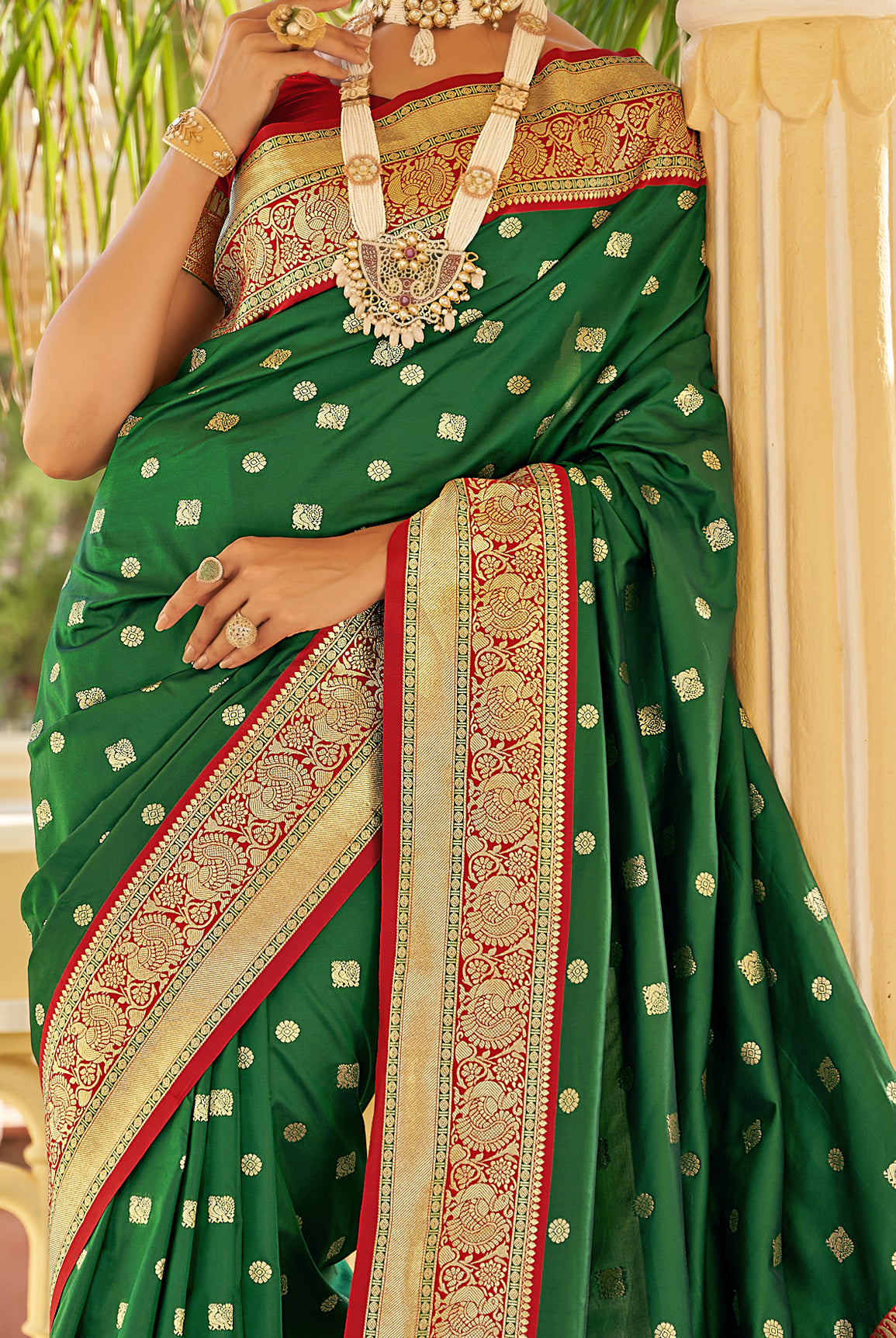 Handwoven deep green saree with a mesmerizing dark maroon border – Isha  Life UK & Europe