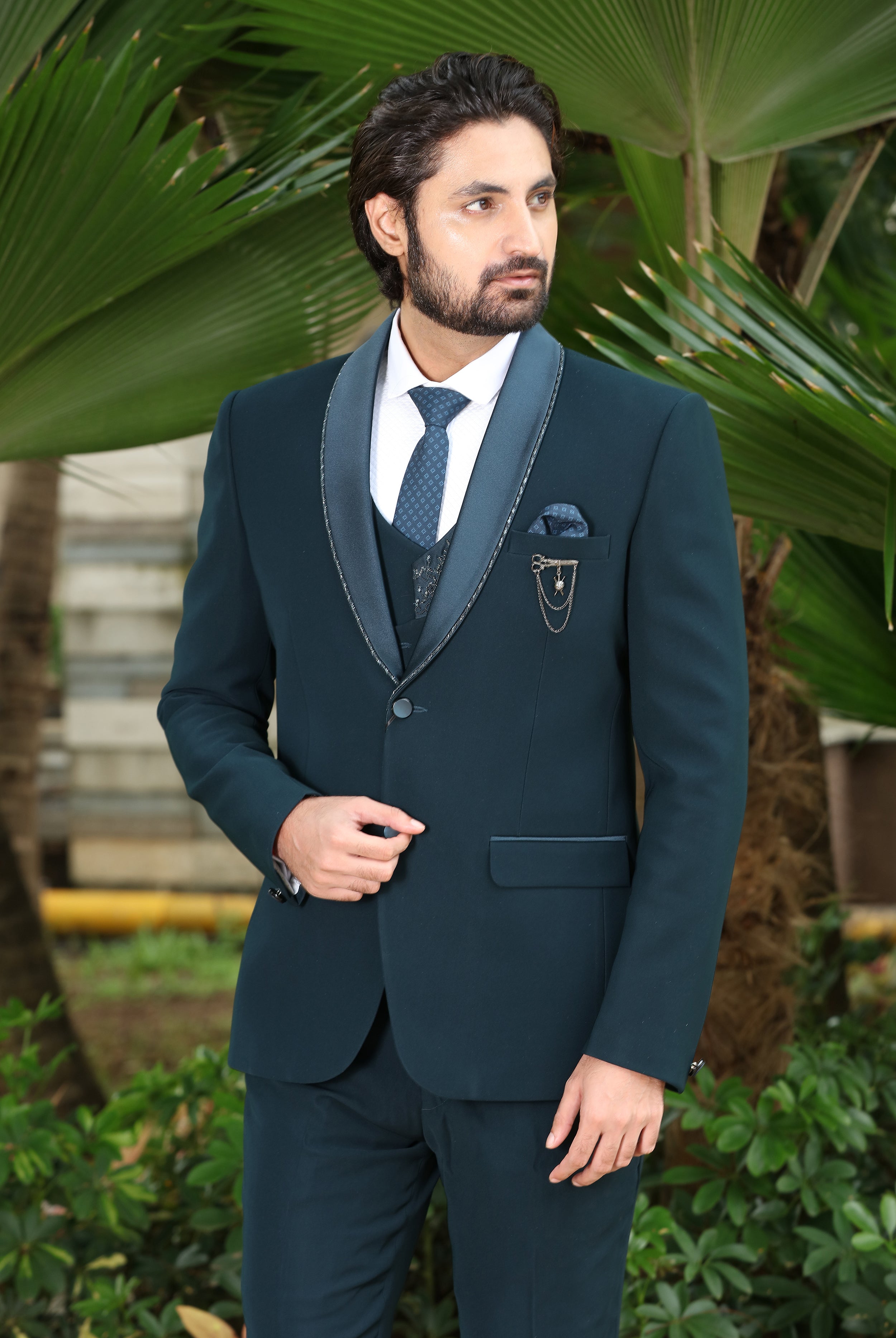 Buy online Navy-blue Solid Formal Blazer from Blazers for Men by Tahvo for  ₹2999 at 40% off | 2024 Limeroad.com